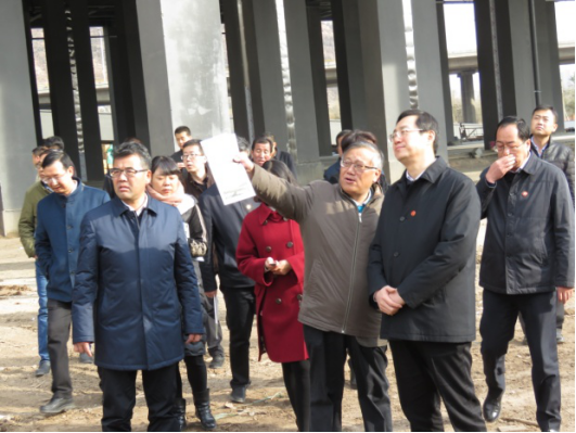 省委常委、西寧市委書記王曉在青海省物產(chǎn)集團(tuán)總公司黨委書記、總經(jīng)理王玉輝陪同下，深入青海物產(chǎn)朝陽物流園區(qū)。